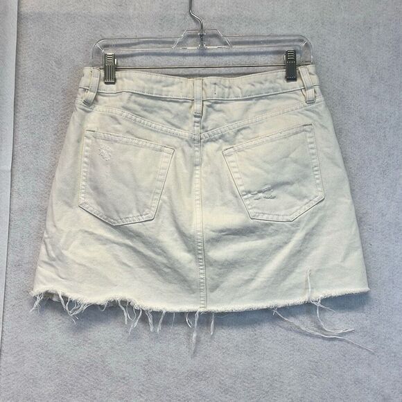WE THE FREE Jean Mini Skirt Size 29 White Distressed Raw Cut Hem Button Fly - Picture 13 of 15